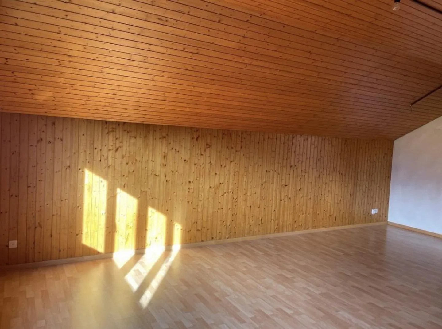 Appartamento mansardato conveniente - Foto 3 di 7