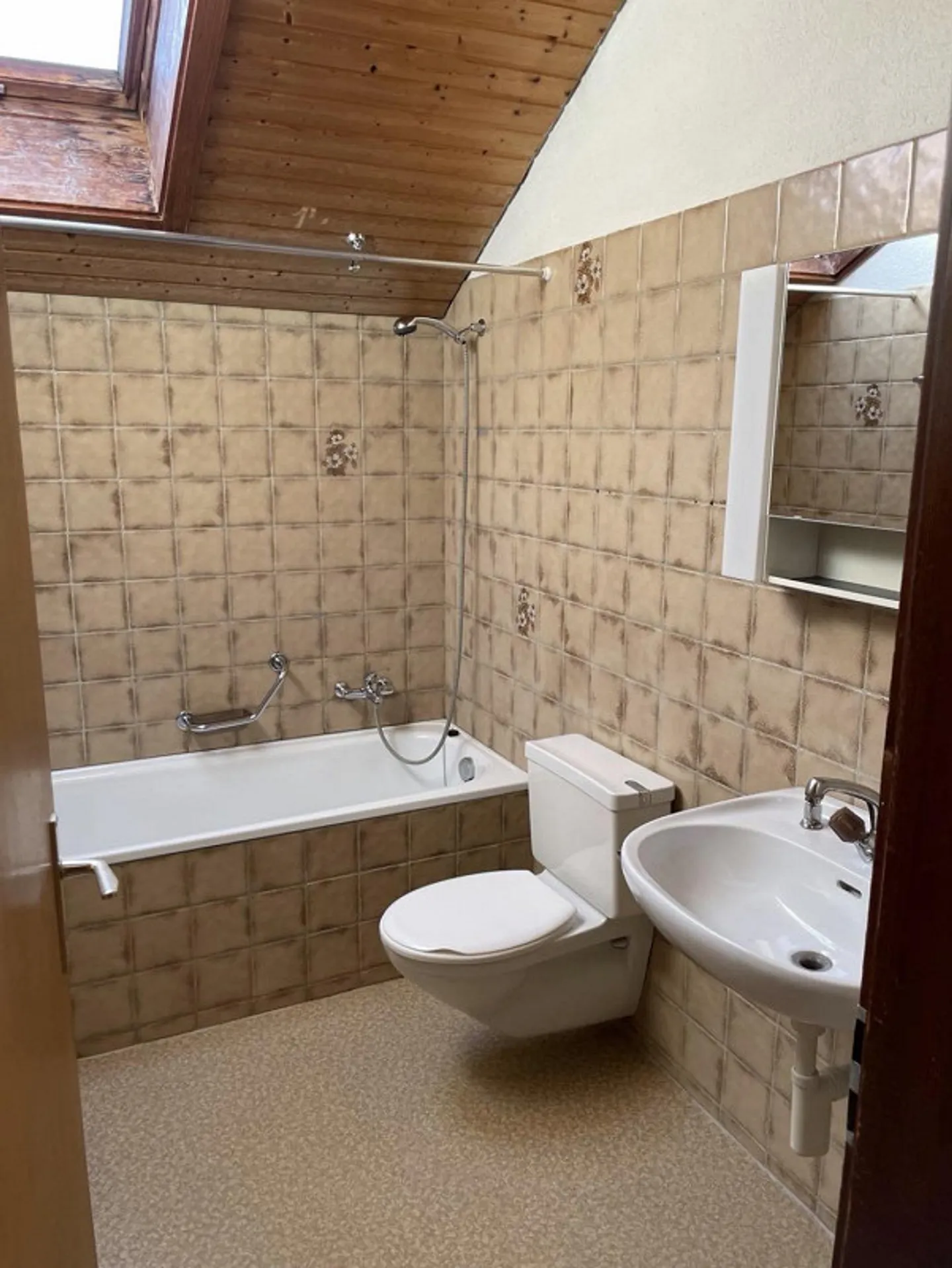 Appartamento mansardato conveniente - Foto 7 di 7