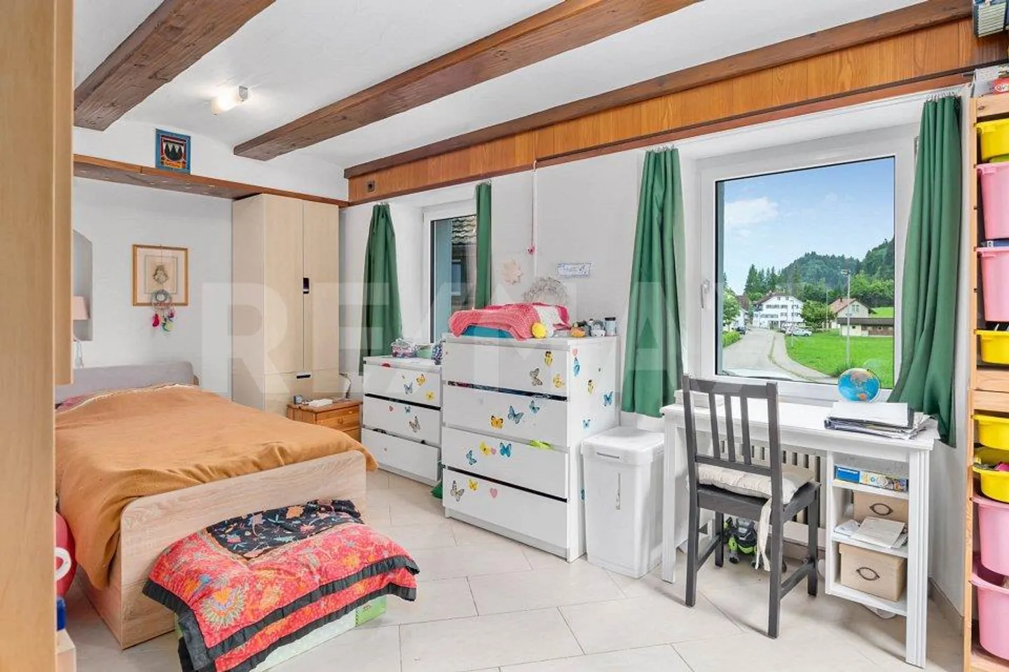 Residential building - Photo 5 of 13