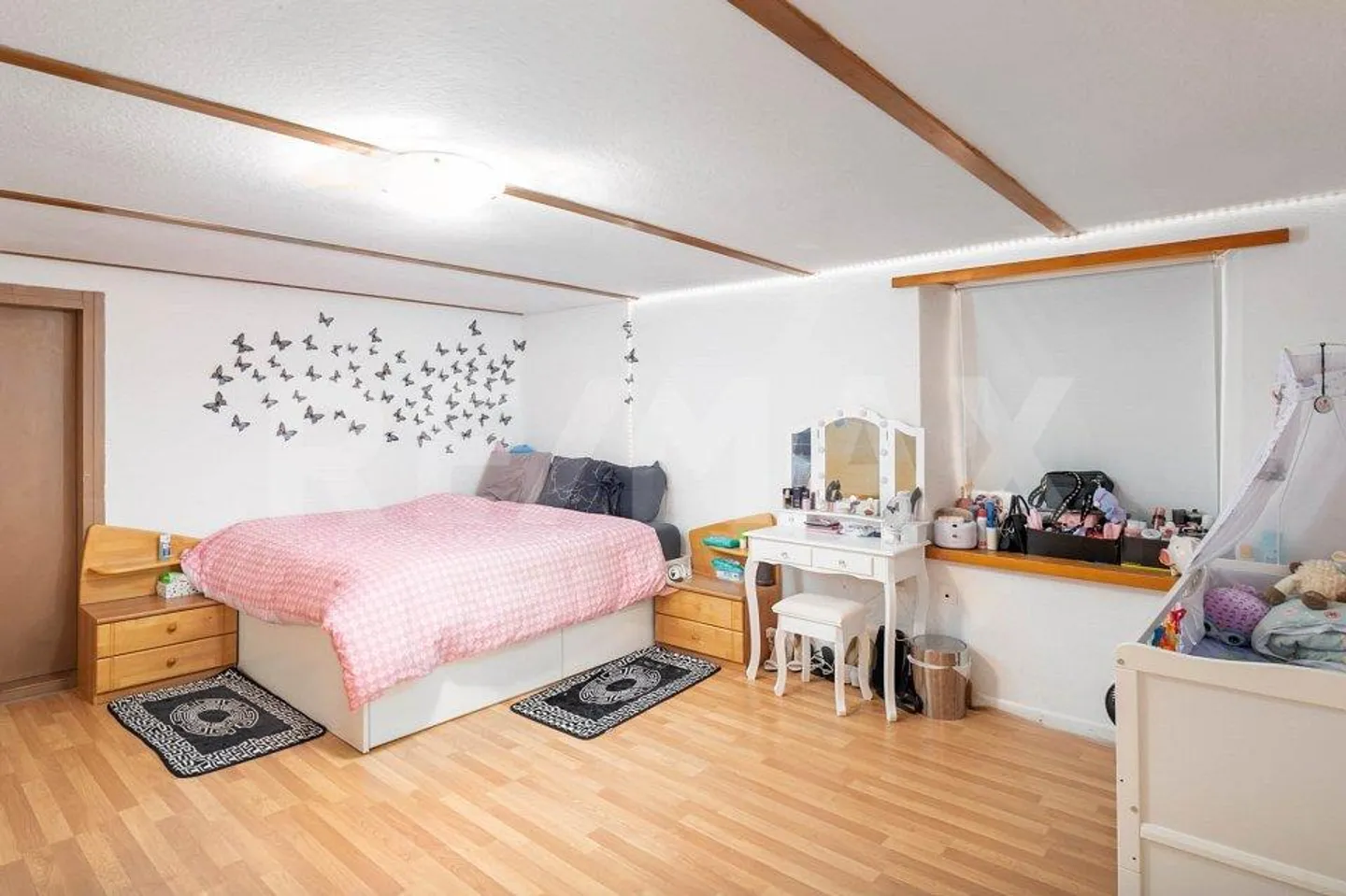 Residential building - Photo 9 of 13