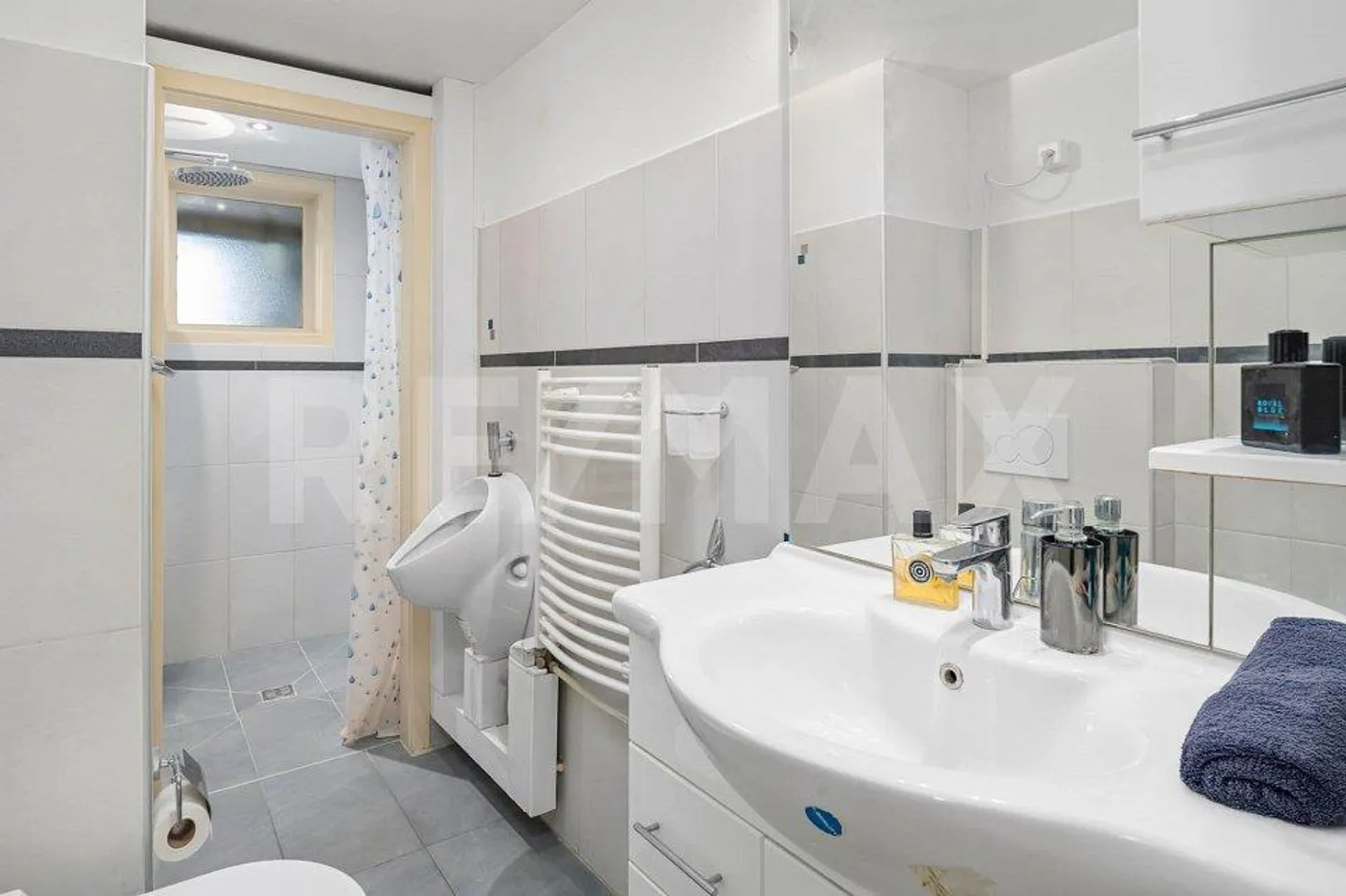 Residential building - Photo 6 of 13