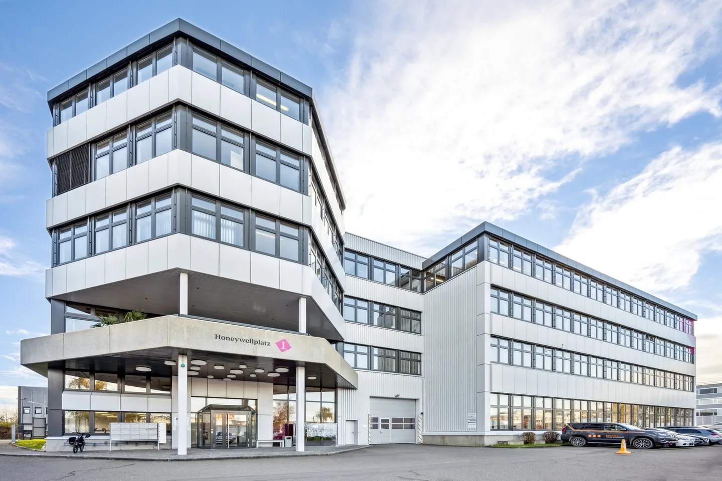 365 m2 di spazi commerciali con montacarichi e capacità di carico di 1.300 kg/m² - Foto 1 di 11