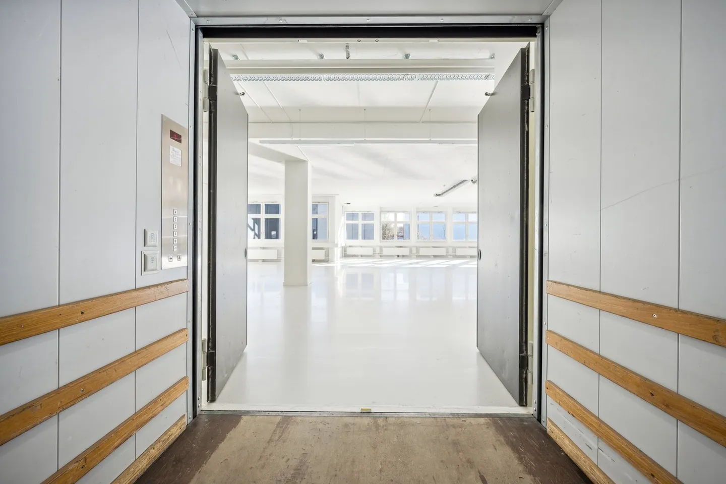 365 m2 di spazi commerciali con montacarichi e capacità di carico di 1.300 kg/m² - Foto 6 di 11