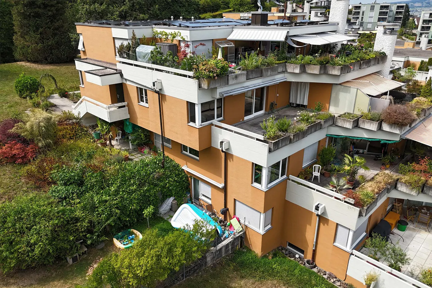 Dreamlike terrace apartment with unobstructed views of the lake and mountains - Photo 2 of 15