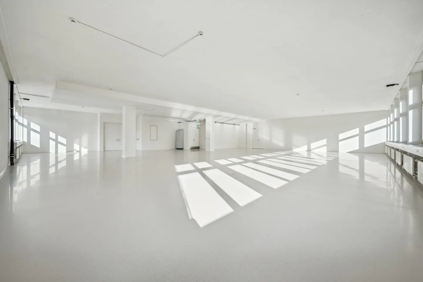 365 m2 di spazi commerciali con montacarichi e capacità di carico di 1.300 kg/m² - Foto 2 di 11