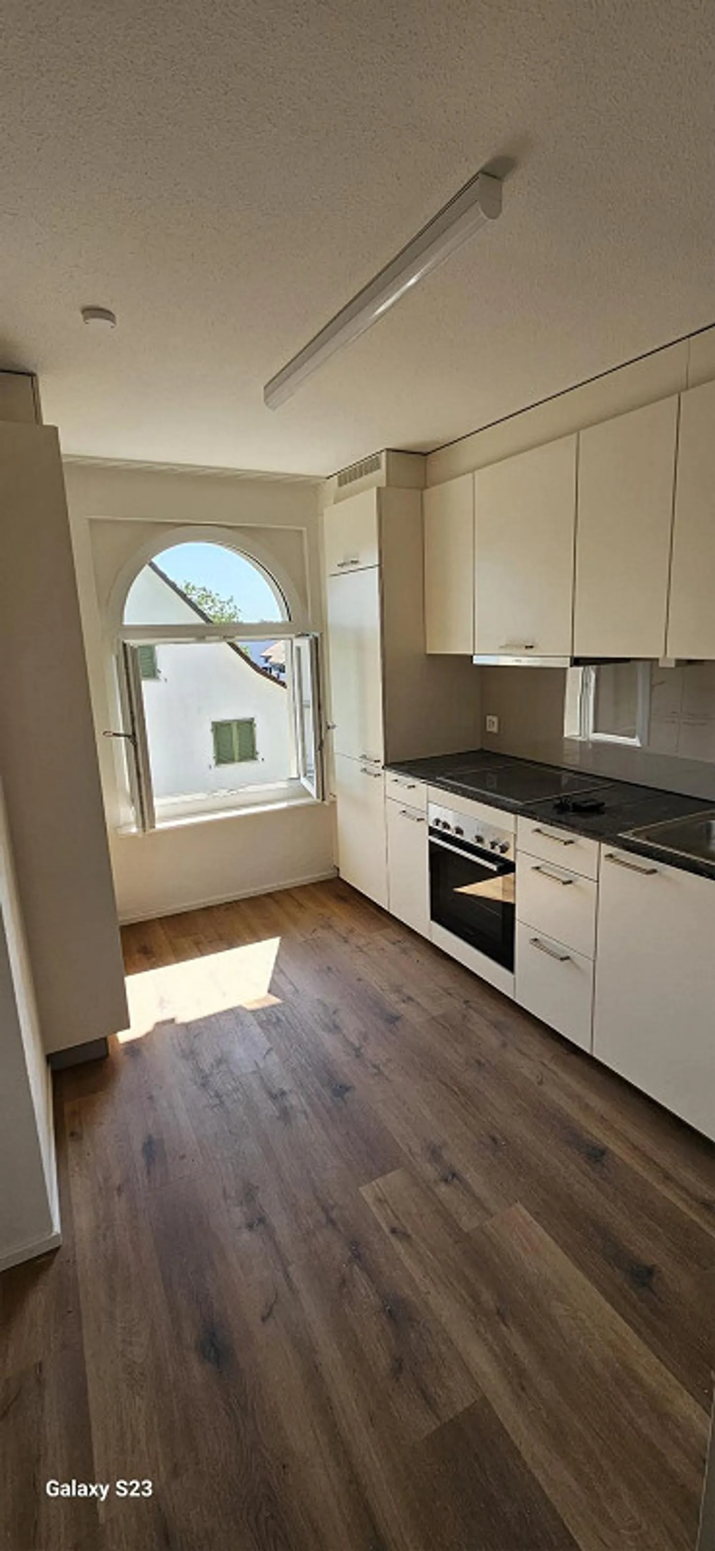 3.5 Room Apartment - Photo 2 of 9