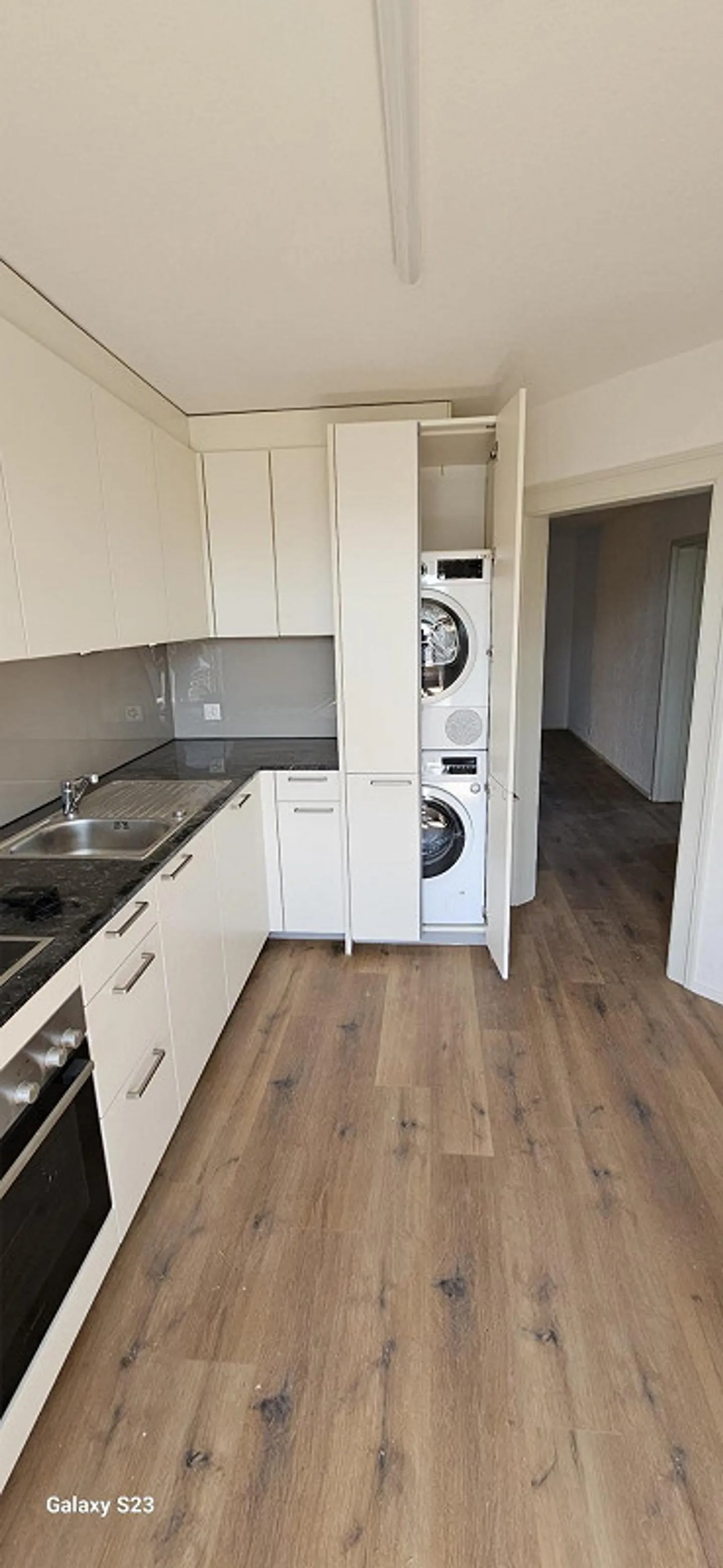 3.5 Room Apartment - Photo 3 of 9