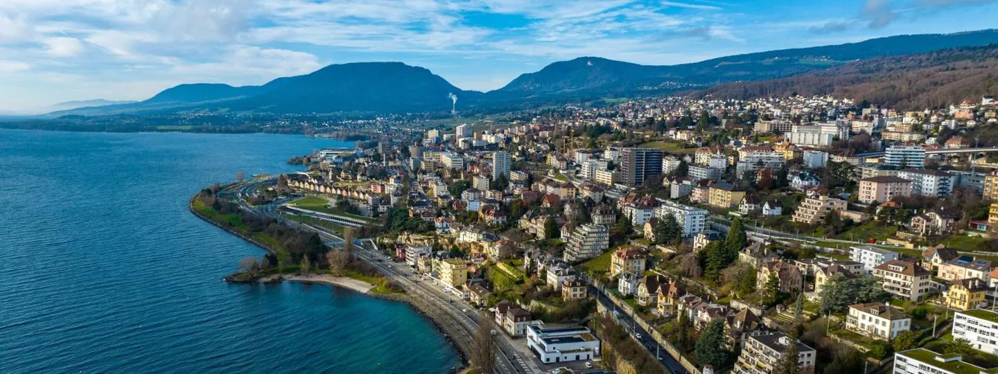 Area di vendita con vista lago - Foto 1 di 3