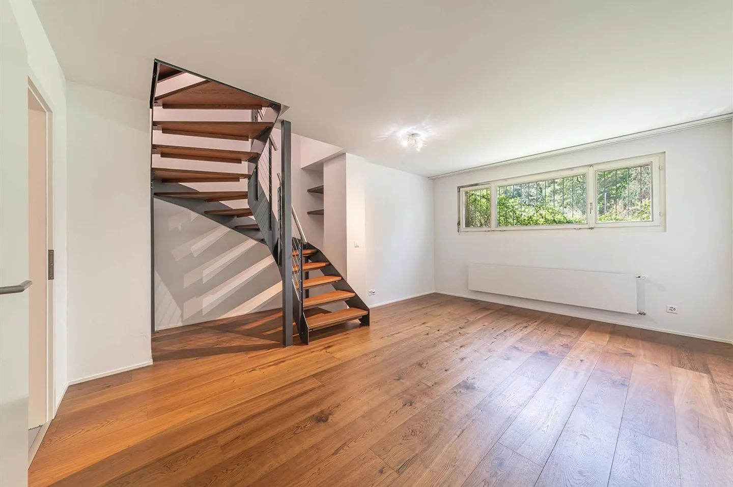Dreamlike terrace apartment with unobstructed views of the lake and mountains - Photo 10 of 15
