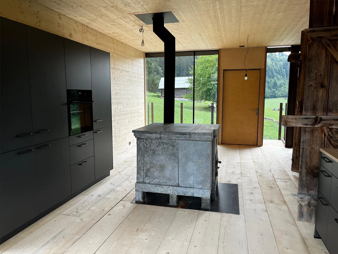 Living in a historic Grisons barn with mountain view - Photo 5 of 9