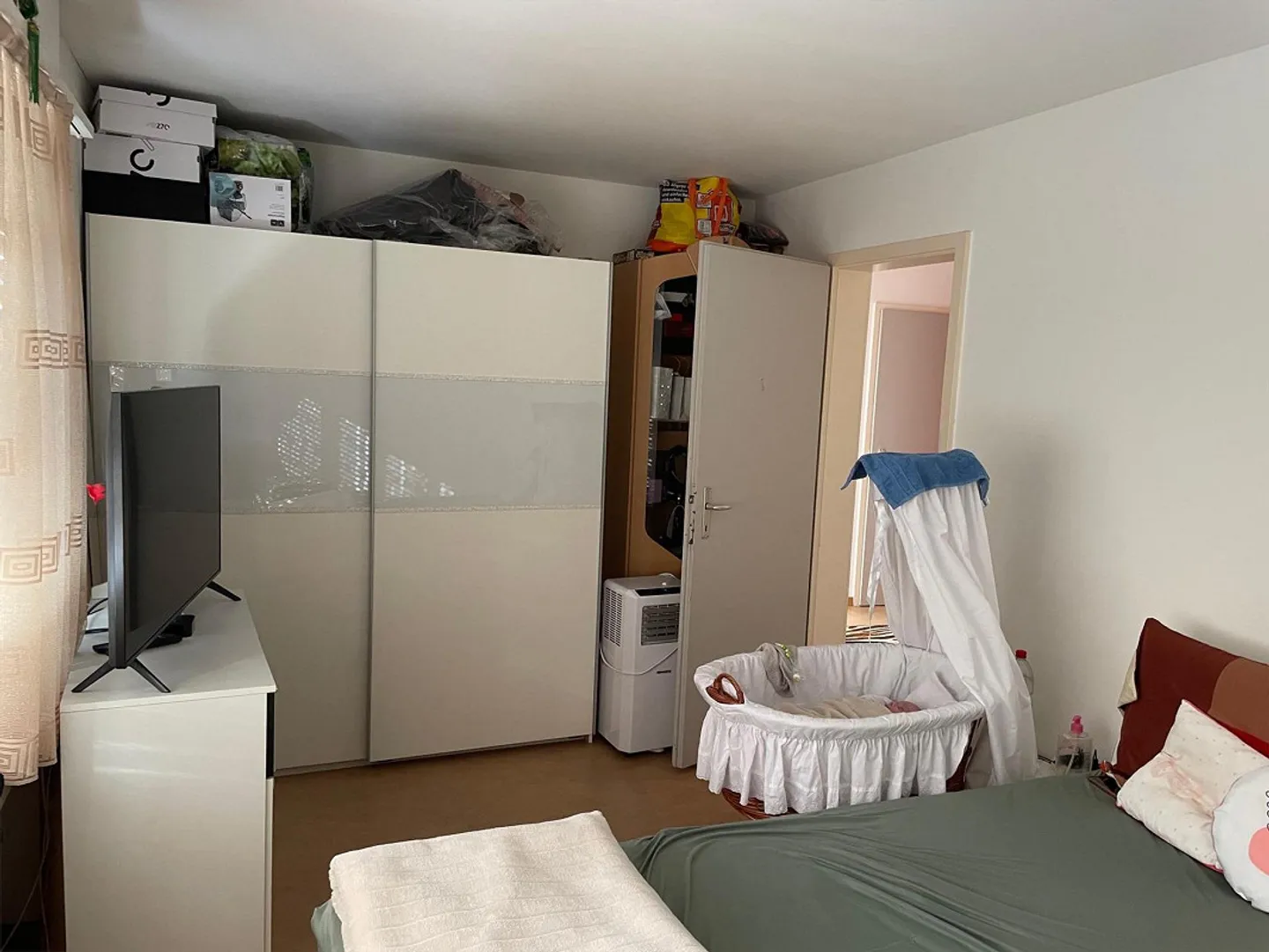 Simple apartment with balcony - Photo 9 of 10