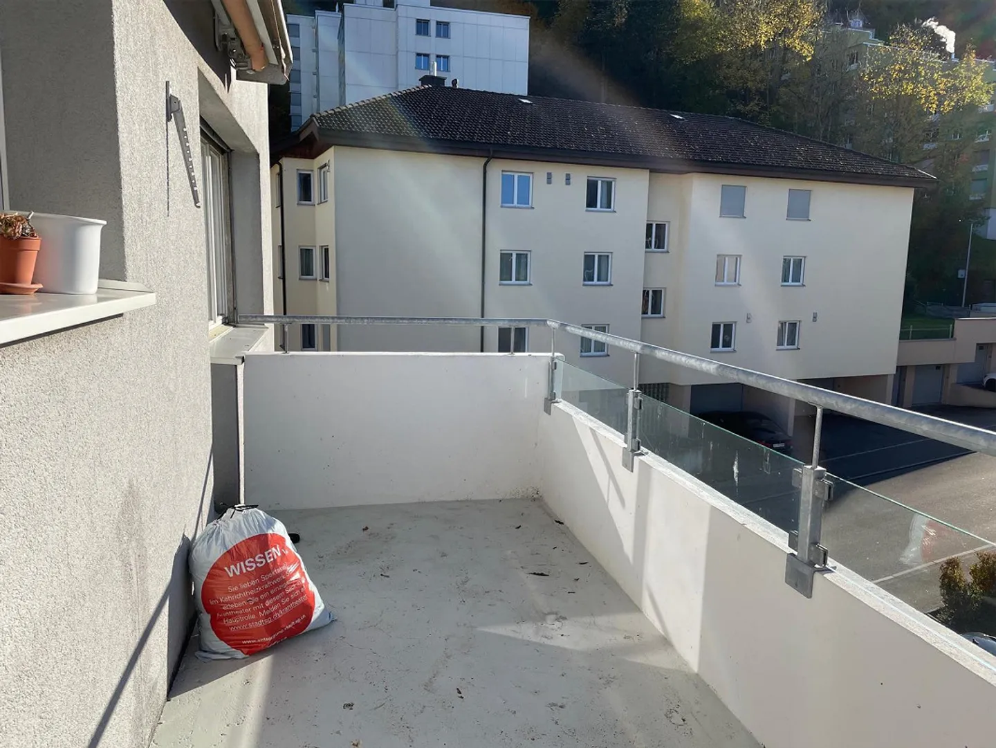 Simple apartment with balcony - Photo 10 of 10