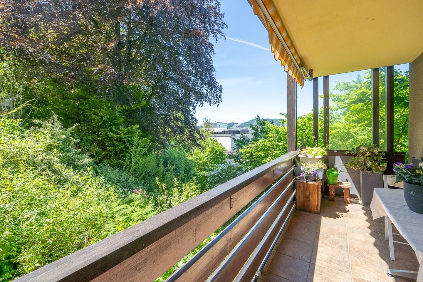 Appartement pratique de 5 pièces en ville au 2ème étage - Photo 2 sur 11