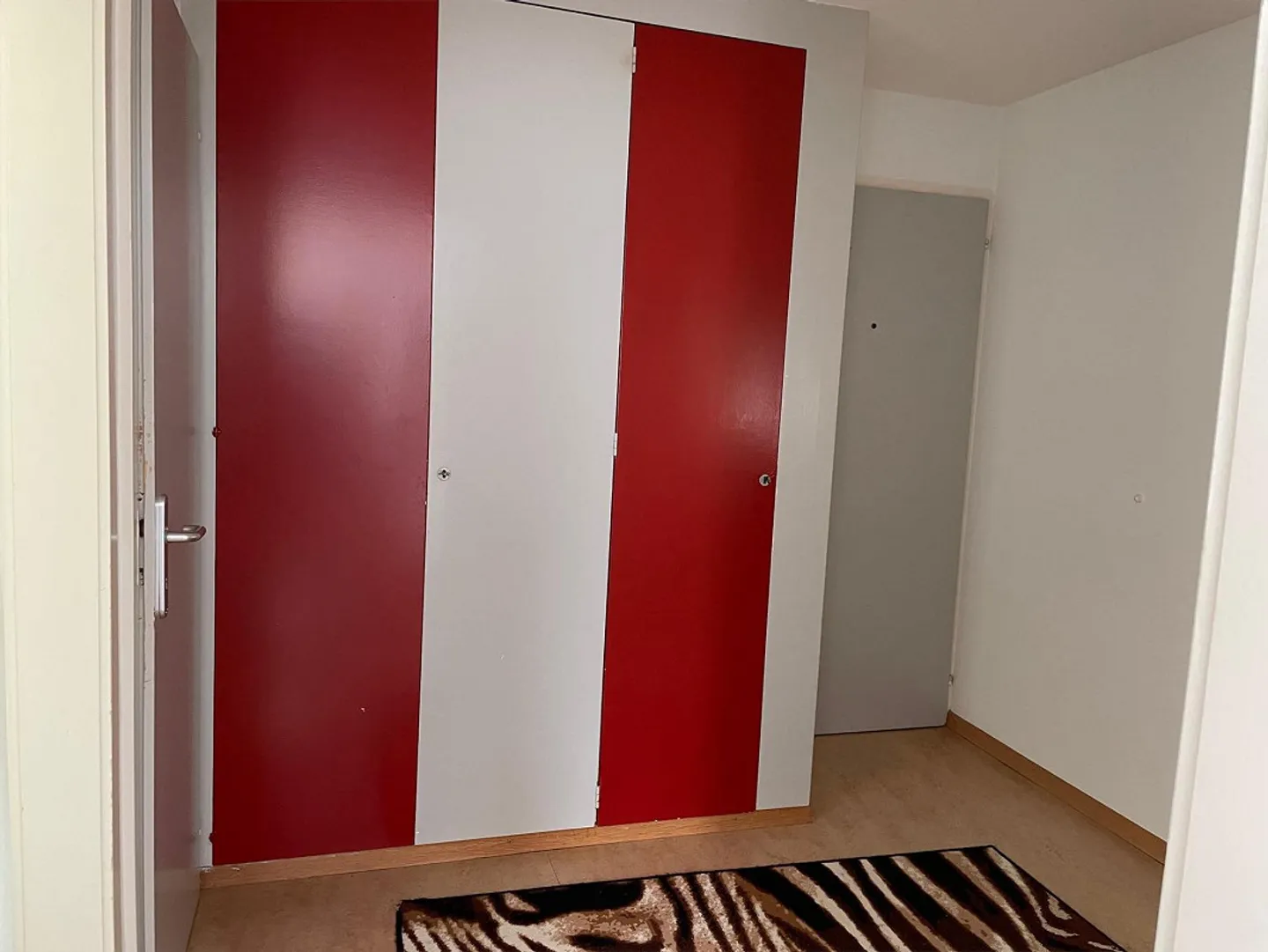 Simple apartment with balcony - Photo 8 of 10