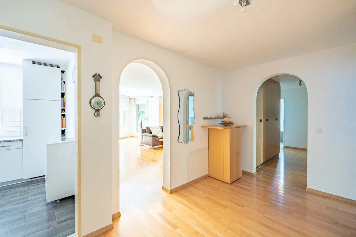 Appartement pratique de 5 pièces en ville au 2ème étage - Photo 3 sur 11