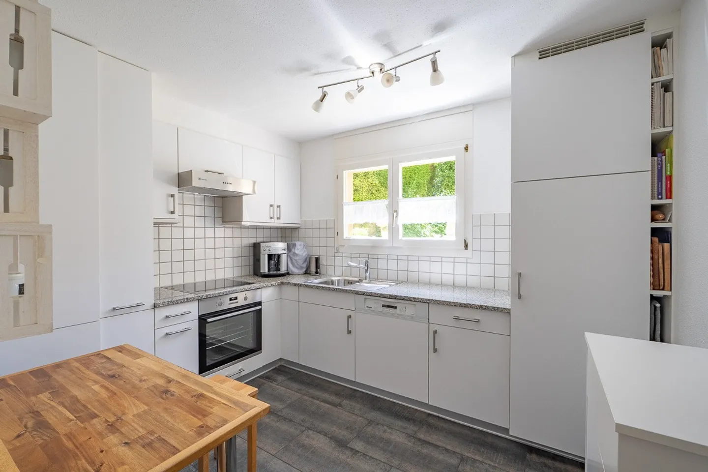 Appartement pratique de 5 pièces en ville au 2ème étage - Photo 5 sur 11