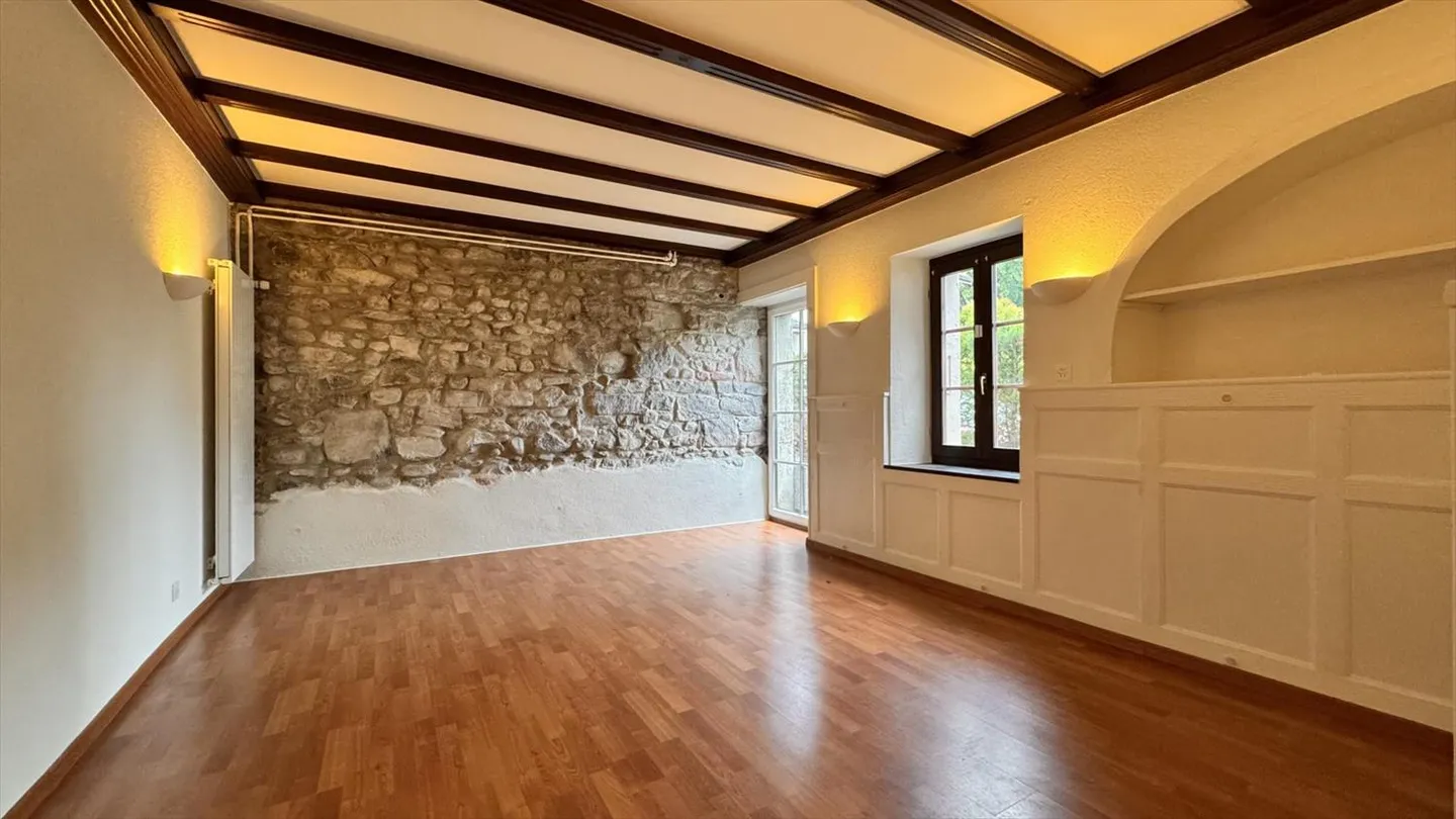 Charming building with 20 rooms - Photo 4 of 13
