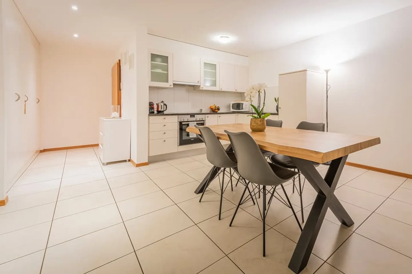 Modernes 1-Zimmer-Apartment mit Hotelservices - Stadtzentrum von Bulle - Foto 1 von 7