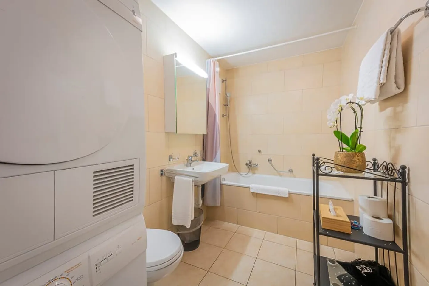 Modernes 1-Zimmer-Apartment mit Hotelservices - Stadtzentrum von Bulle - Foto 7 von 7