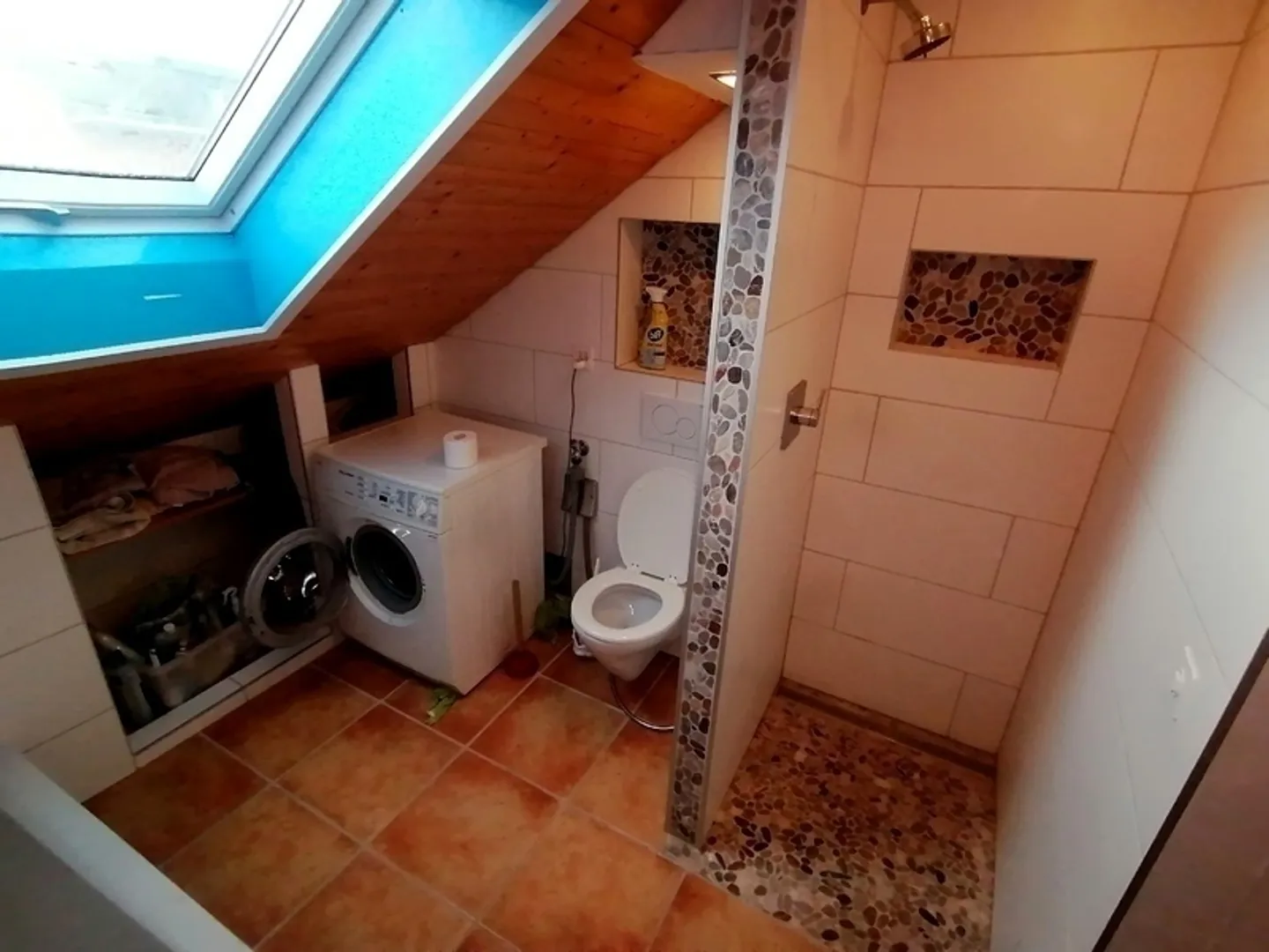 APPARTEMENT SOUS LES TOITS 2½ PIÈCES À BASEL - ISELIN, MEUBLÉ - Photo 9 sur 10