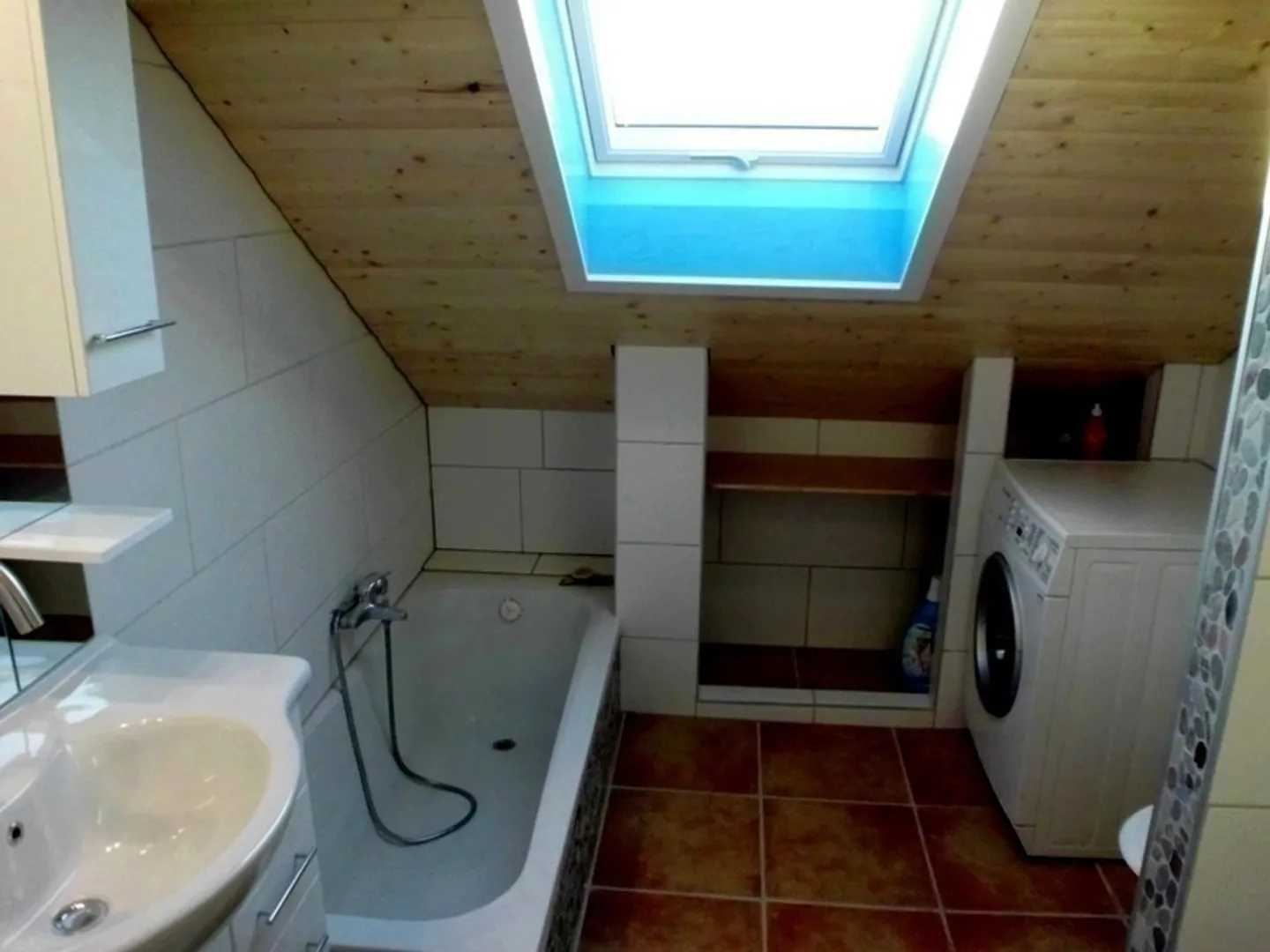 APPARTEMENT SOUS LES TOITS 2½ PIÈCES À BASEL - ISELIN, MEUBLÉ - Photo 7 sur 10