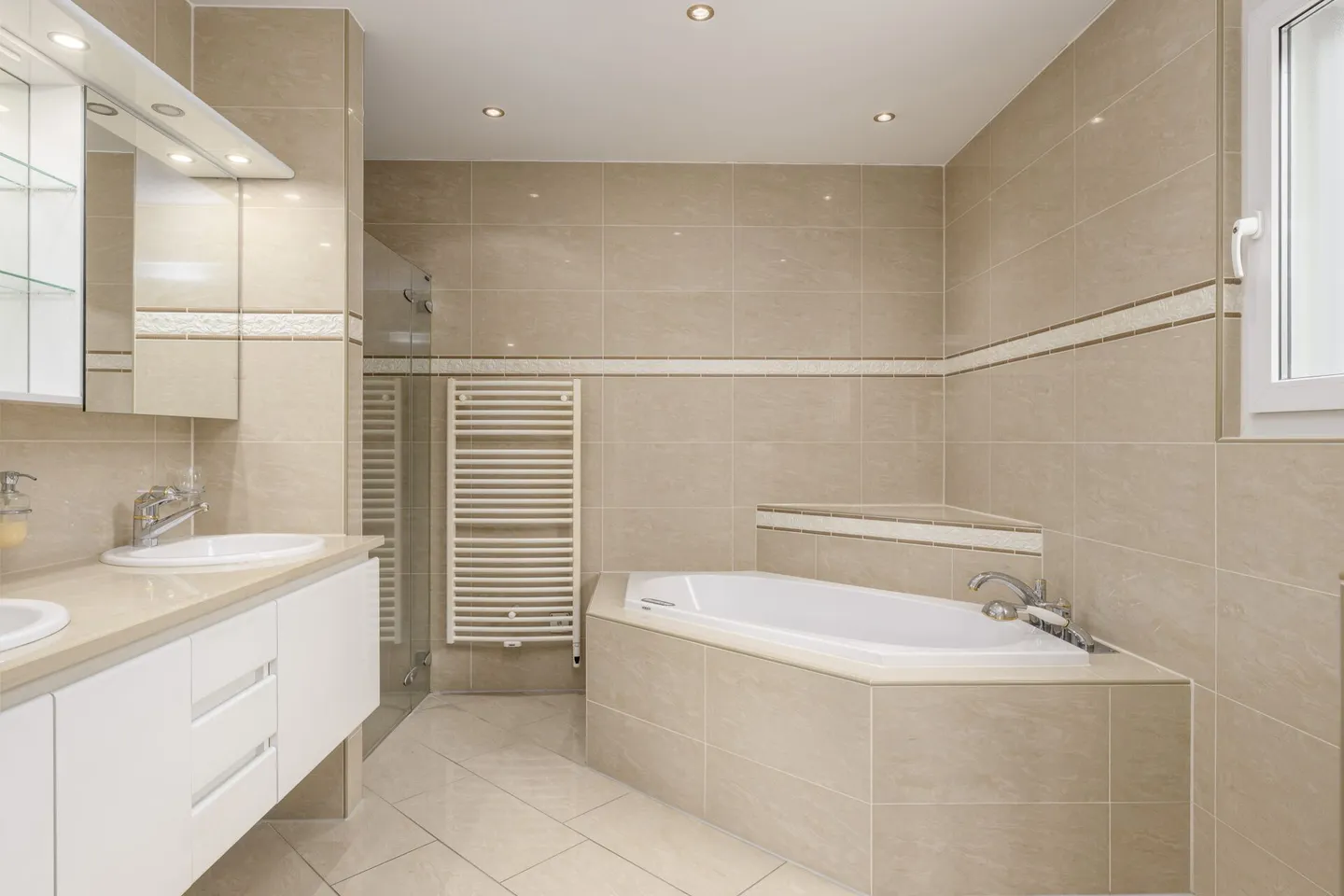 Stilvolles Penthouse mit Traumaussicht - Foto 1 von 2