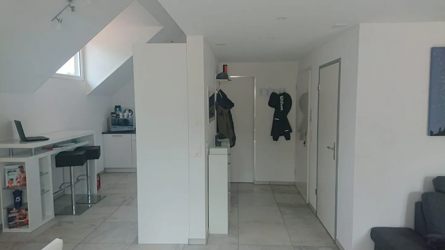 Top 3 Room Apartment - Photo 2 of 14