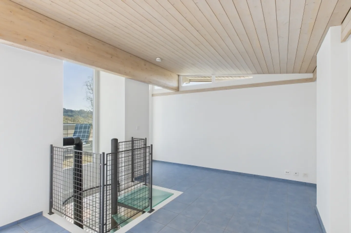 LIVING WITH A VIEW - CHARMING MAISONETTE PENTHOUSE APARTMENT IN BOLLIGEN - Photo 2 of 8