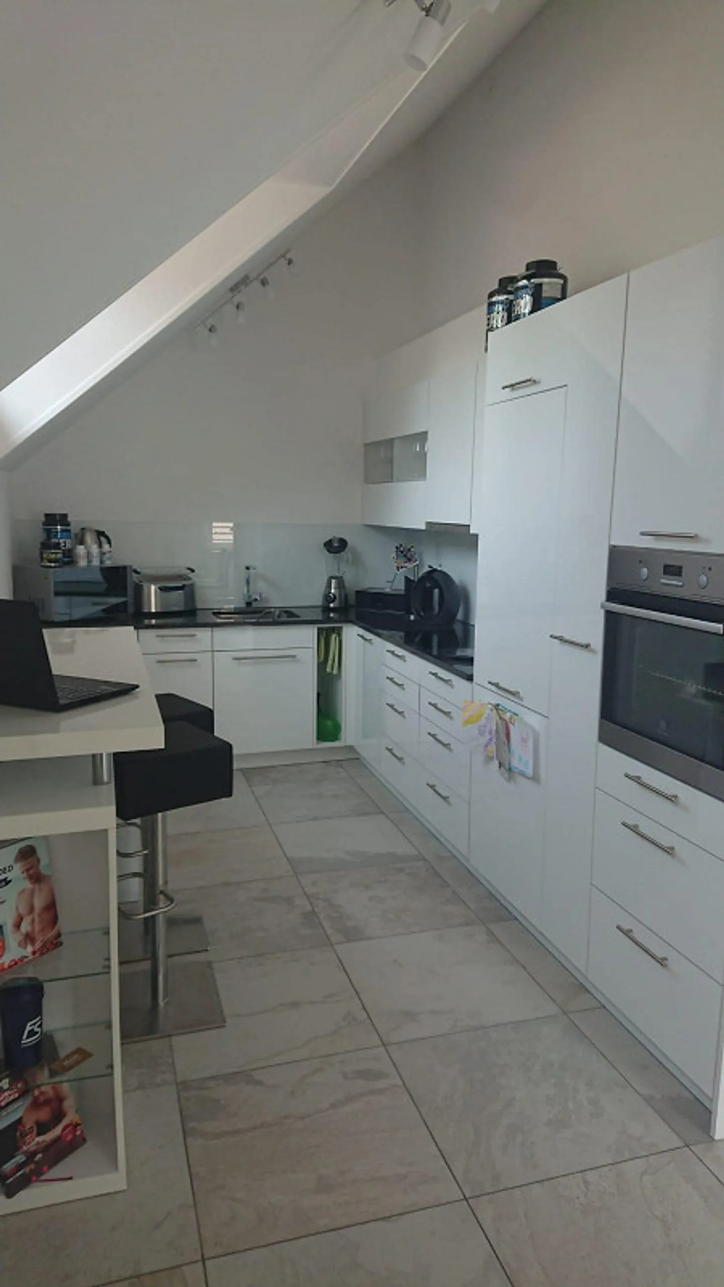 Top 3 Room Apartment - Photo 4 of 14