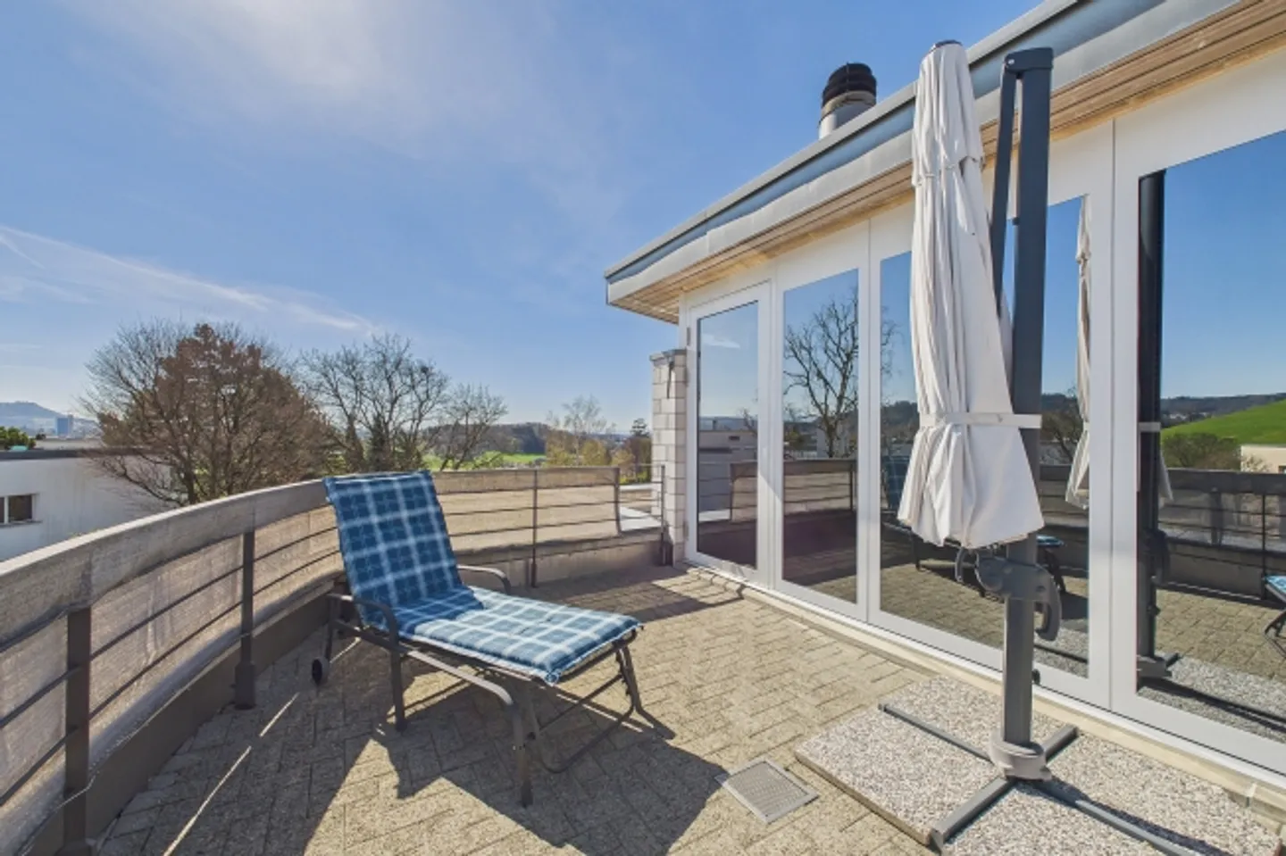 LIVING WITH A VIEW - CHARMING MAISONETTE PENTHOUSE APARTMENT IN BOLLIGEN - Photo 6 of 8