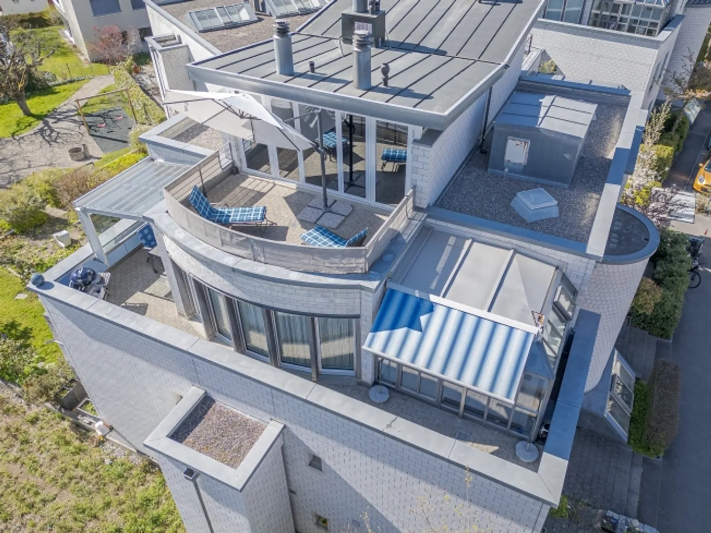 LIVING WITH A VIEW - CHARMING MAISONETTE PENTHOUSE APARTMENT IN BOLLIGEN - Photo 7 of 8