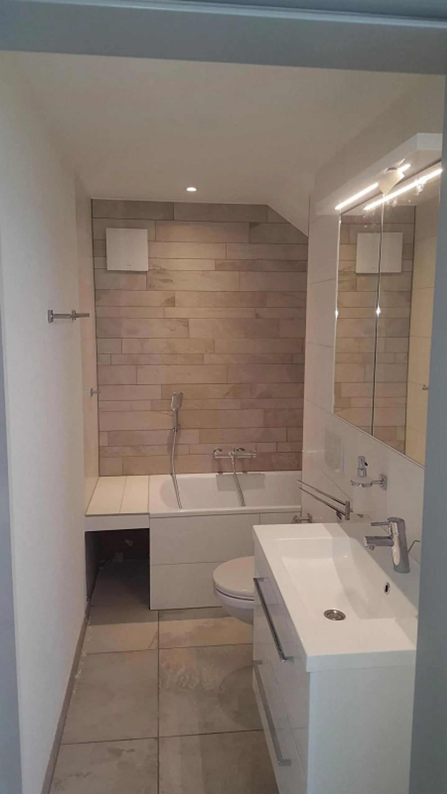 Top 3 Room Apartment - Photo 6 of 14