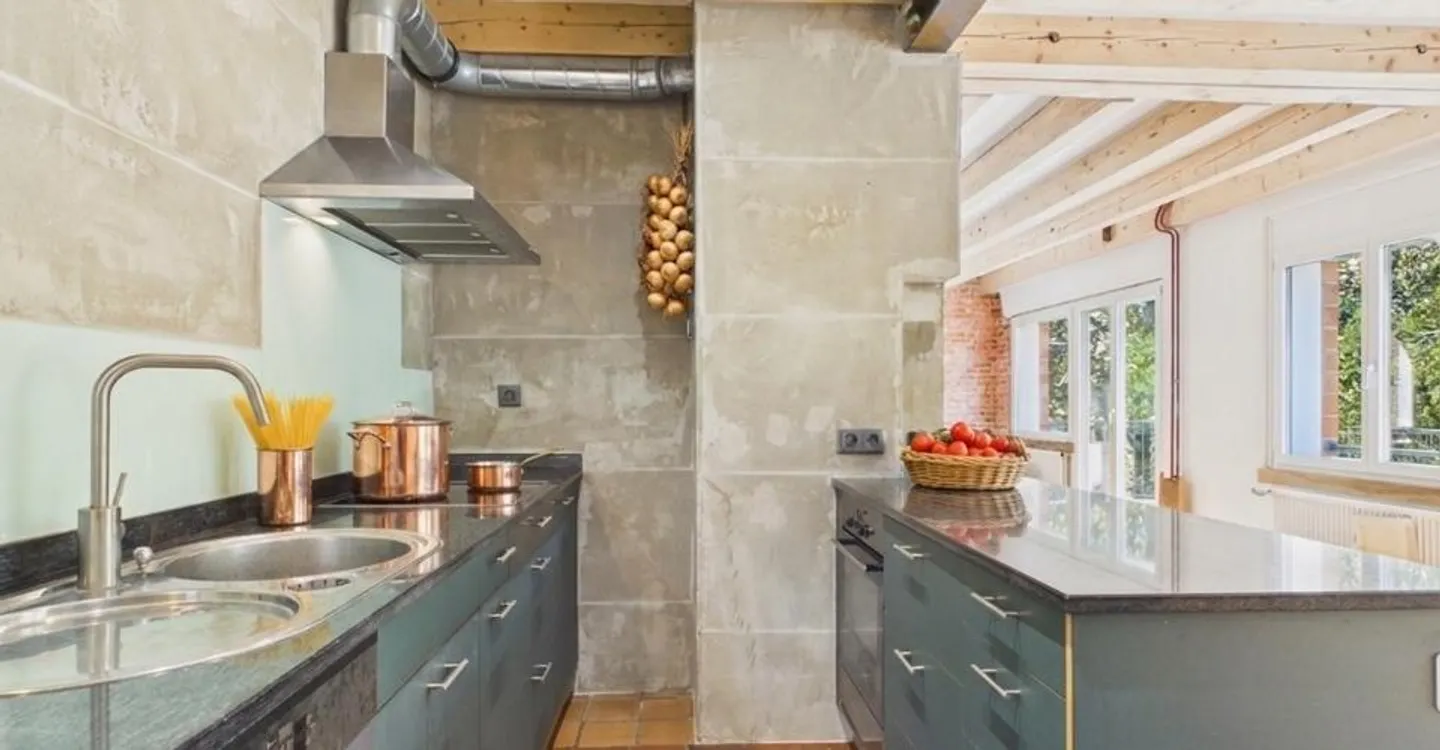 Appartamento affascinante di 3,5 stanze (facilmente ampliabile a 4,5 stanze) con piscina, sauna in legno di pino e una comunità vivace ad Arisdorf - Foto 2 di 13