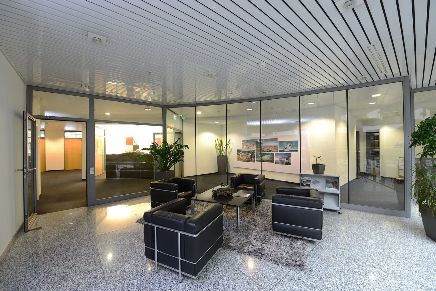 Diverse Büroflächen zwischen 200 - 410 m² im zentralen Glattparkareal - Foto 3 von 8