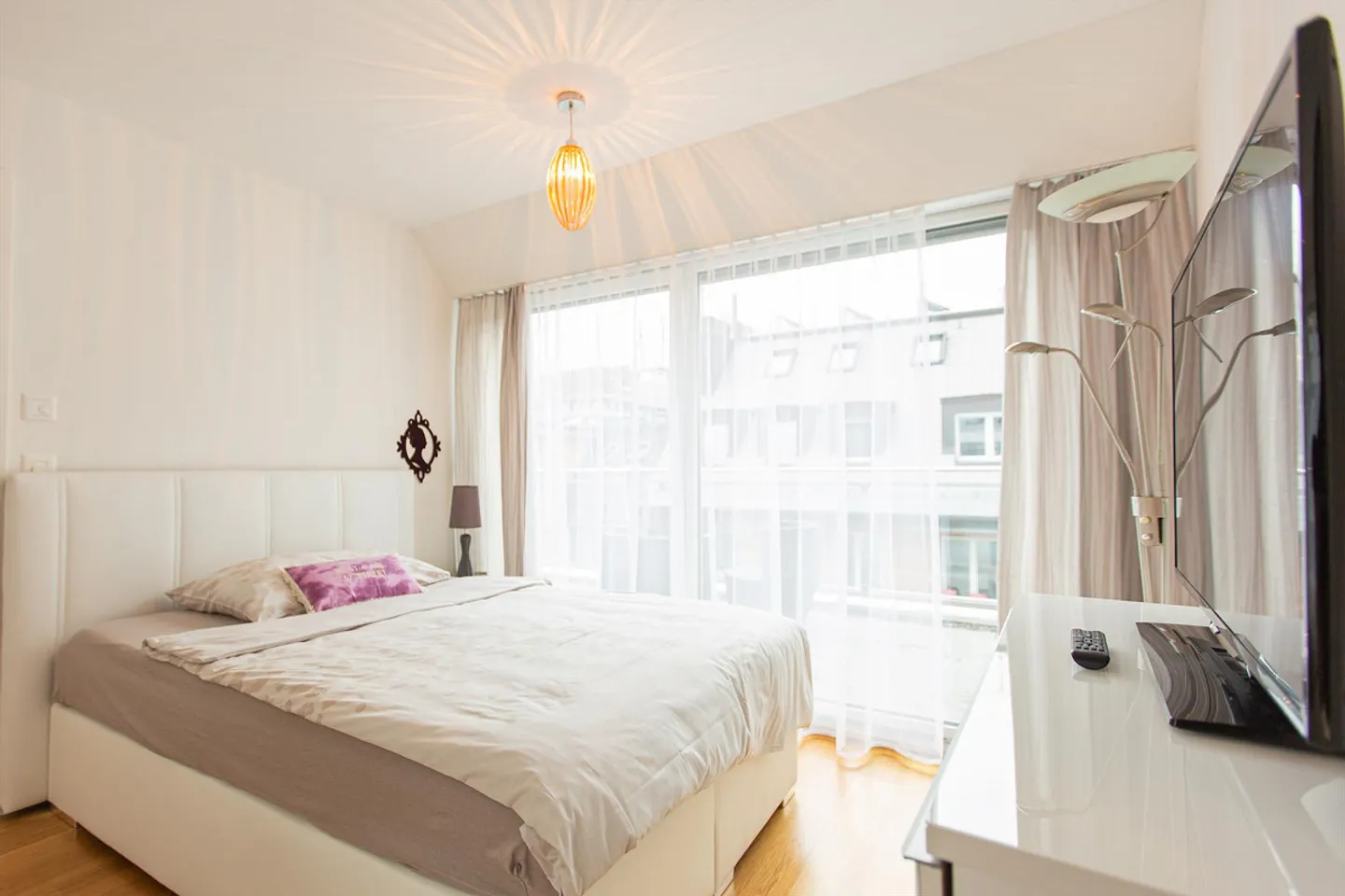 Appartamento arredato con 2 camere e balcone nel centro di Zurigo - Foto 1 di 6