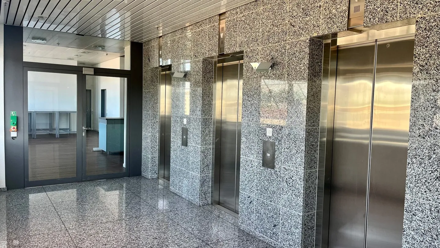 Diverse Büroflächen zwischen 200 - 410 m² im zentralen Glattparkareal - Foto 4 von 8