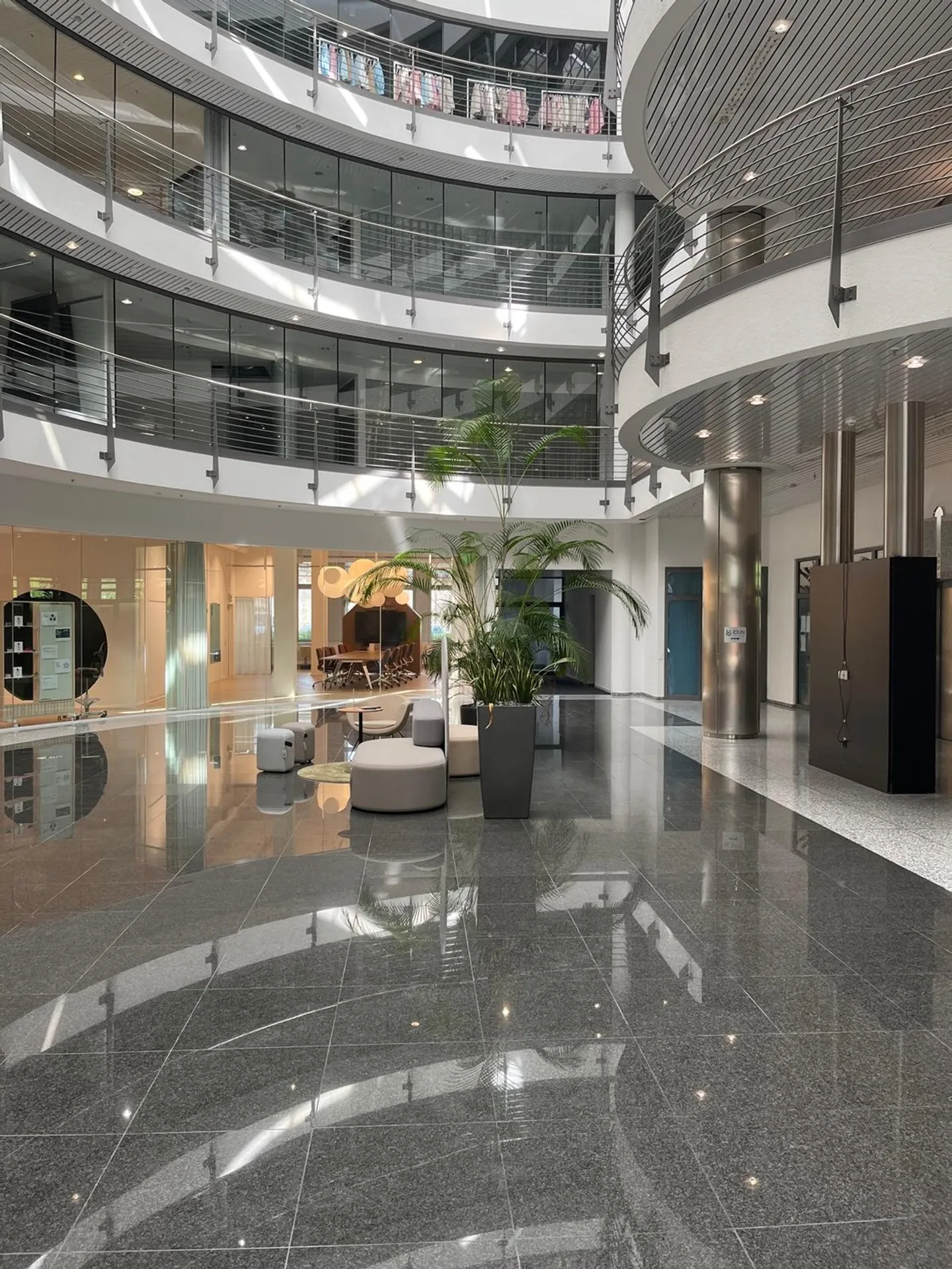 Diverse Büroflächen zwischen 200 - 410 m² im zentralen Glattparkareal - Foto 7 von 8