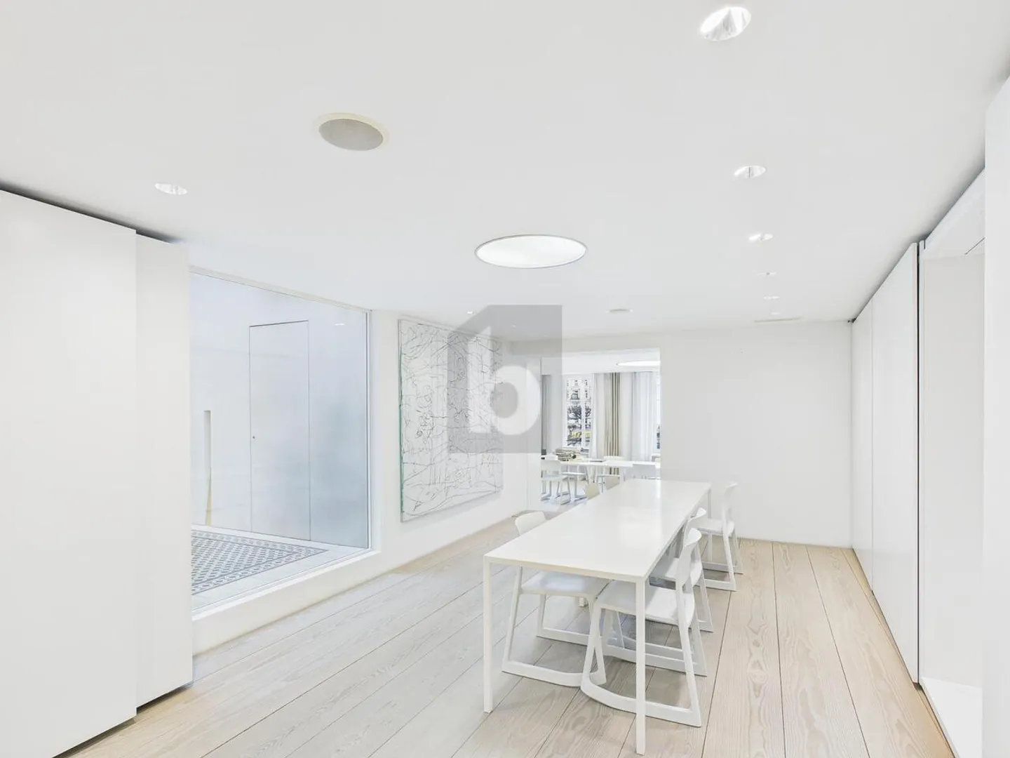 MODERN, CENTRAL & FULLY RENOVATED - Photo 5 of 6