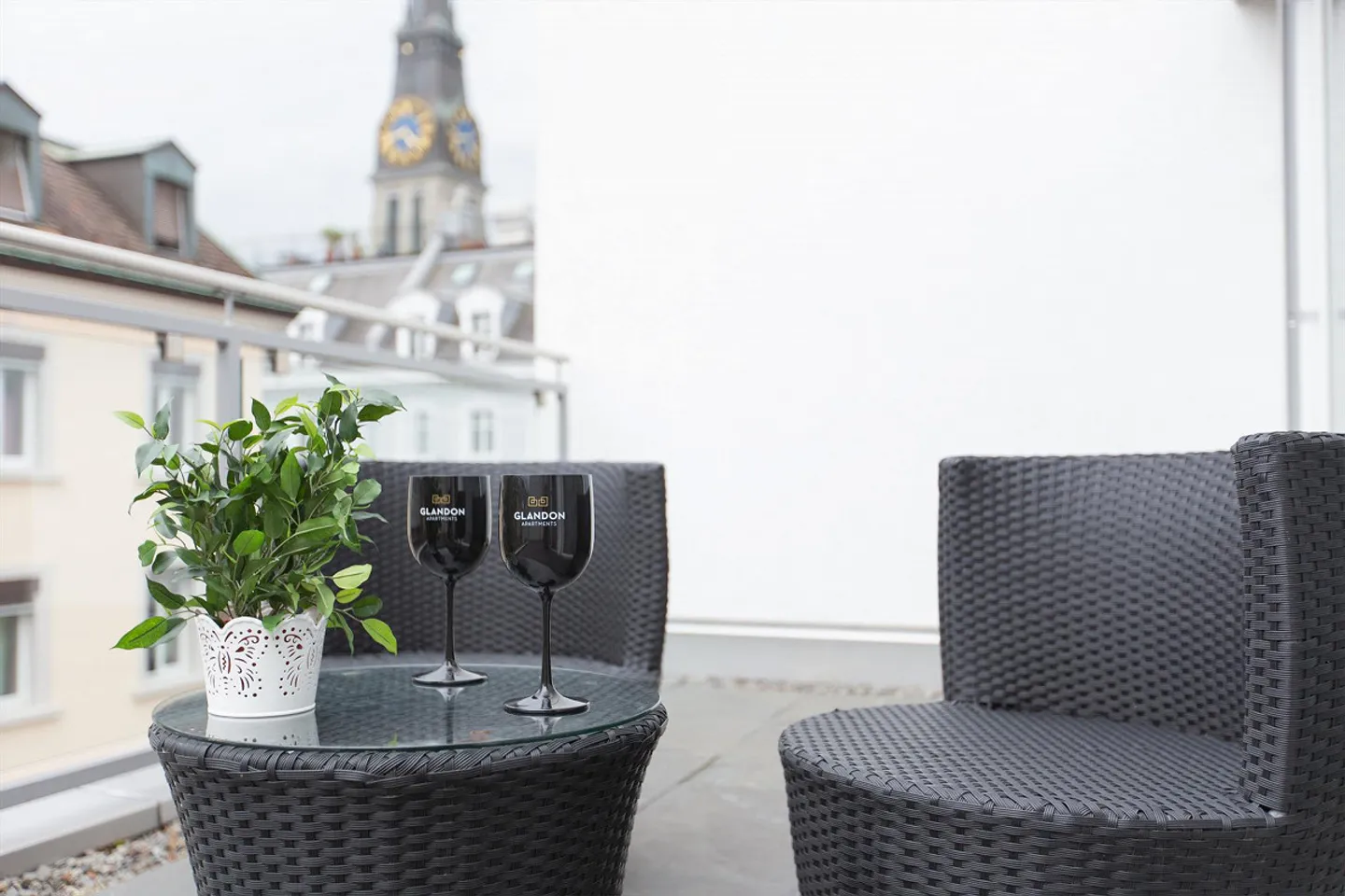 Appartamento arredato con 2 camere e balcone nel centro di Zurigo - Foto 3 di 6