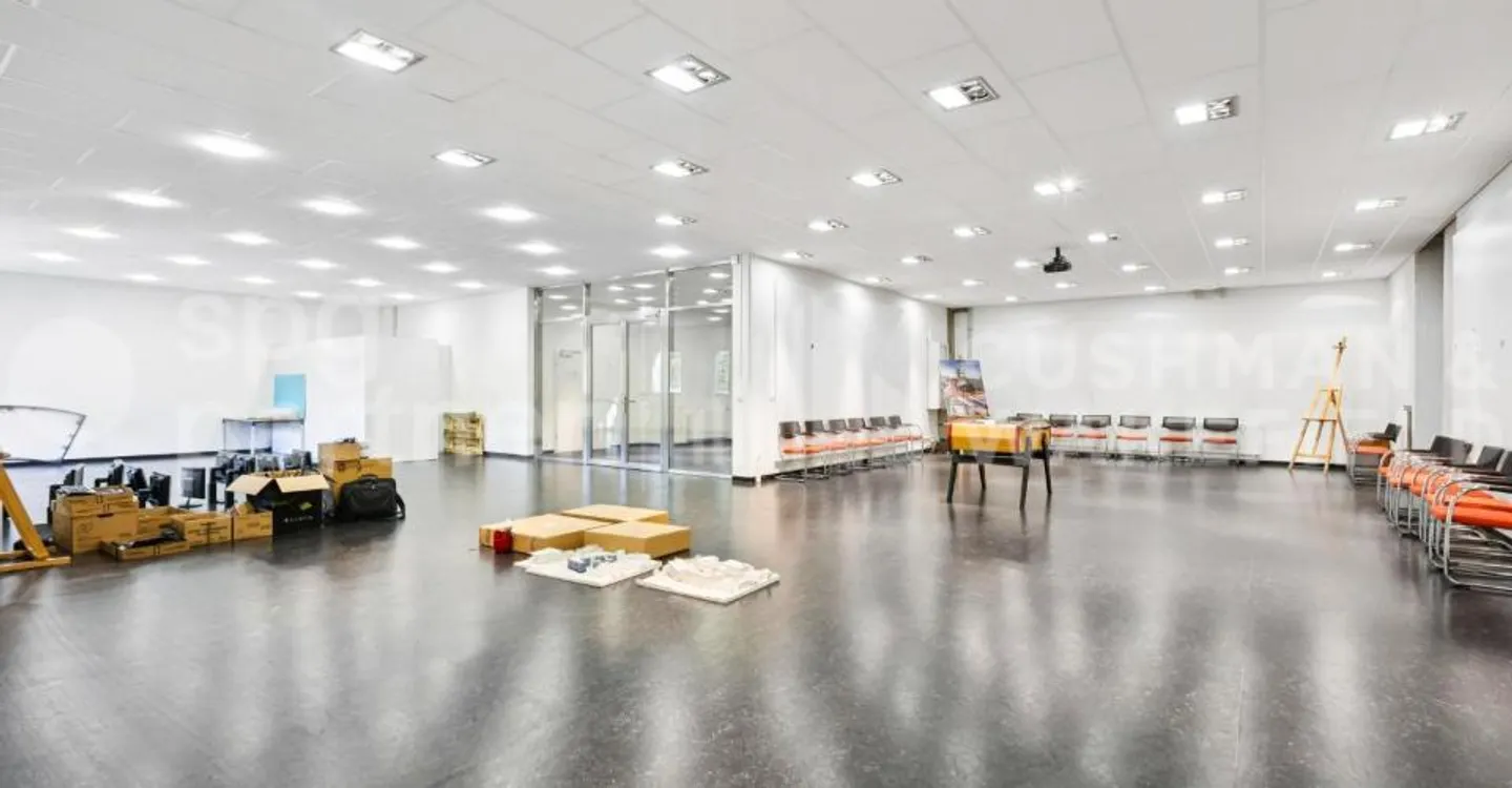 Locali artigianali e amministrativi pronti all'uso a Meyrin - Grand-Puits 42 - Foto 3 di 11