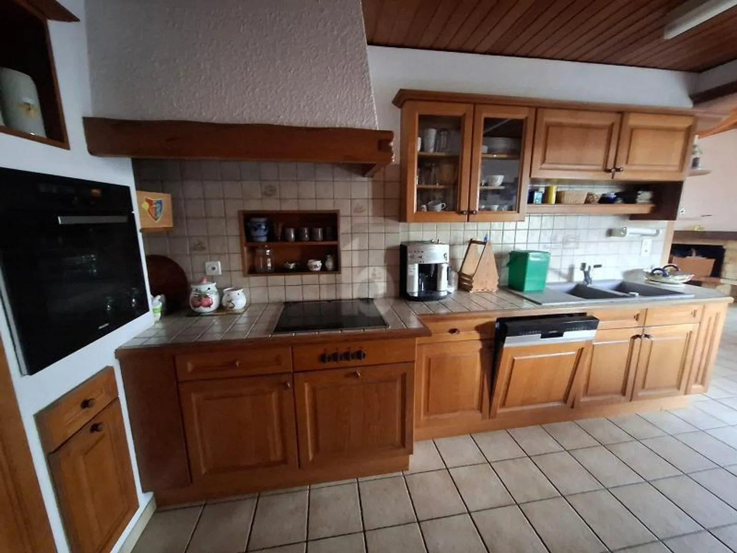 CALM, SPACIOUS AND FAMILY-FRIENDLY - Photo 2 of 6