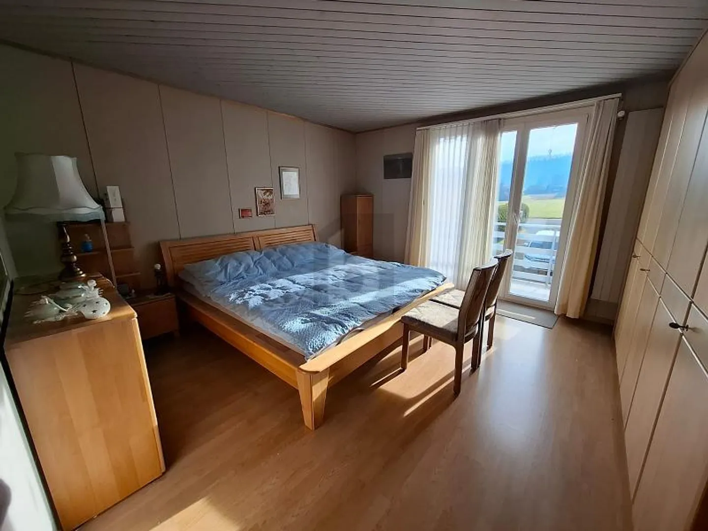 CALM, SPACIOUS AND FAMILY-FRIENDLY - Photo 4 of 6