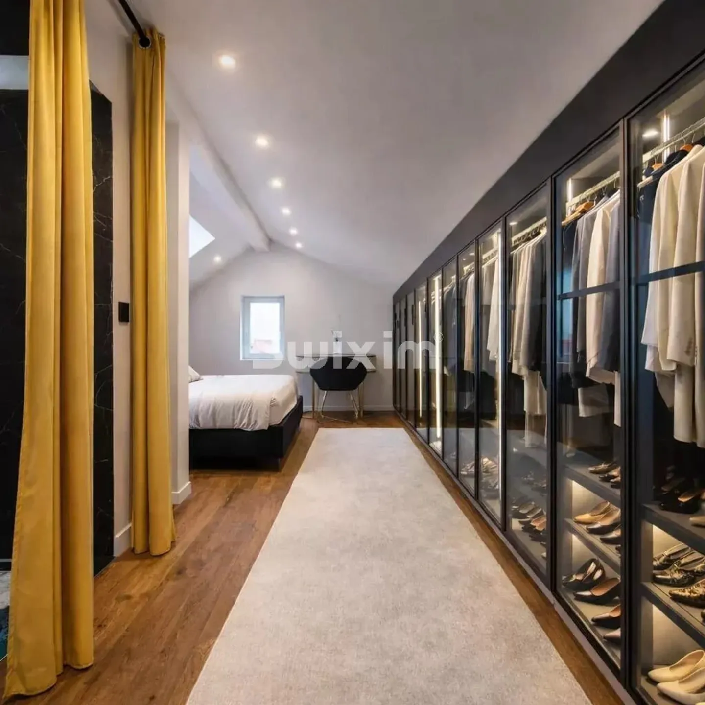 VILLA CONTEMPORANEA PROGETTATA DA UN ARCHITETTO NEL CUORE DI UNA CASA DI VILLAGGIO AUTENTICA - Foto 3 di 13