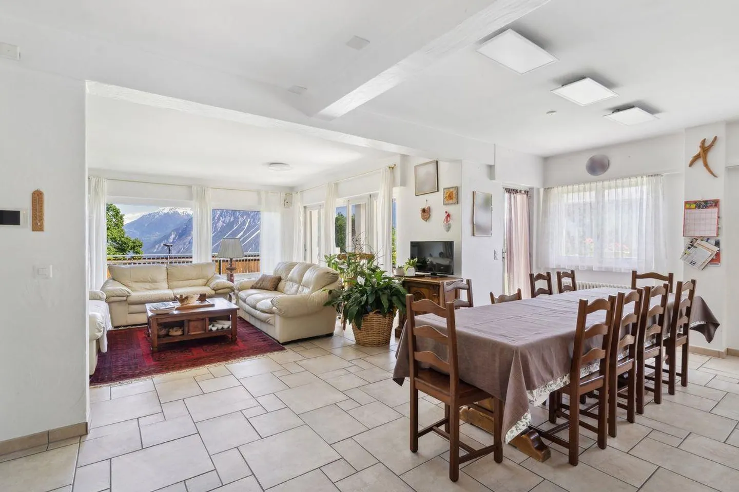 Spacious house with panoramic view of the Alps - Photo 2 of 6