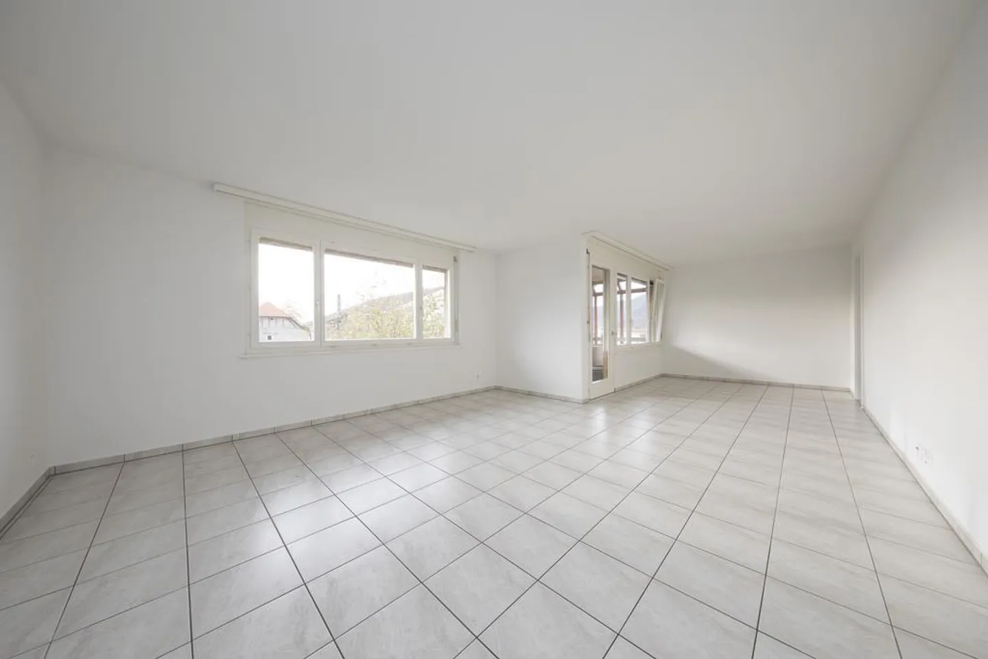 Ici, vous trouverez plus pour moins cher ! - Photo 2 sur 11