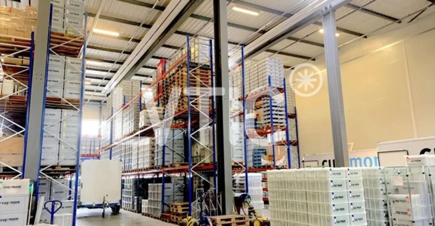 Deposito - Foto 1 di 8