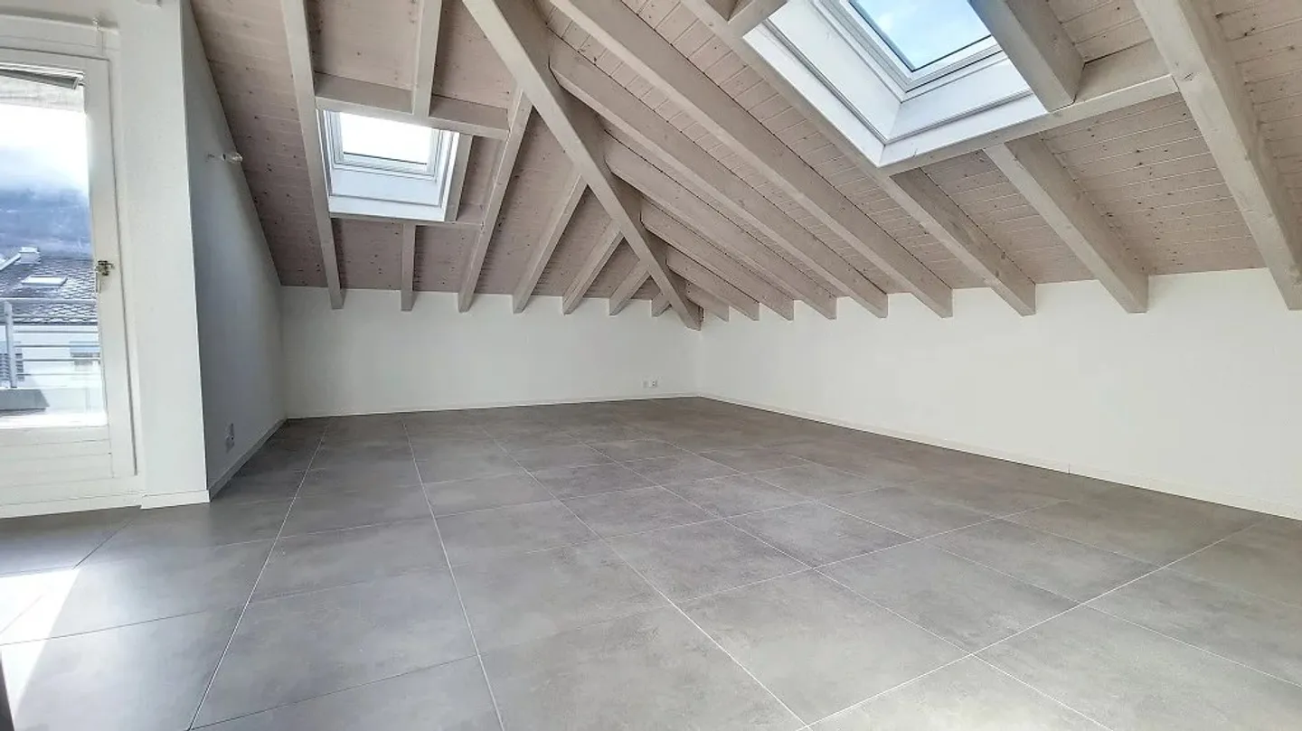 Charmant Appartement en Attique à Sion - Photo 1 sur 8