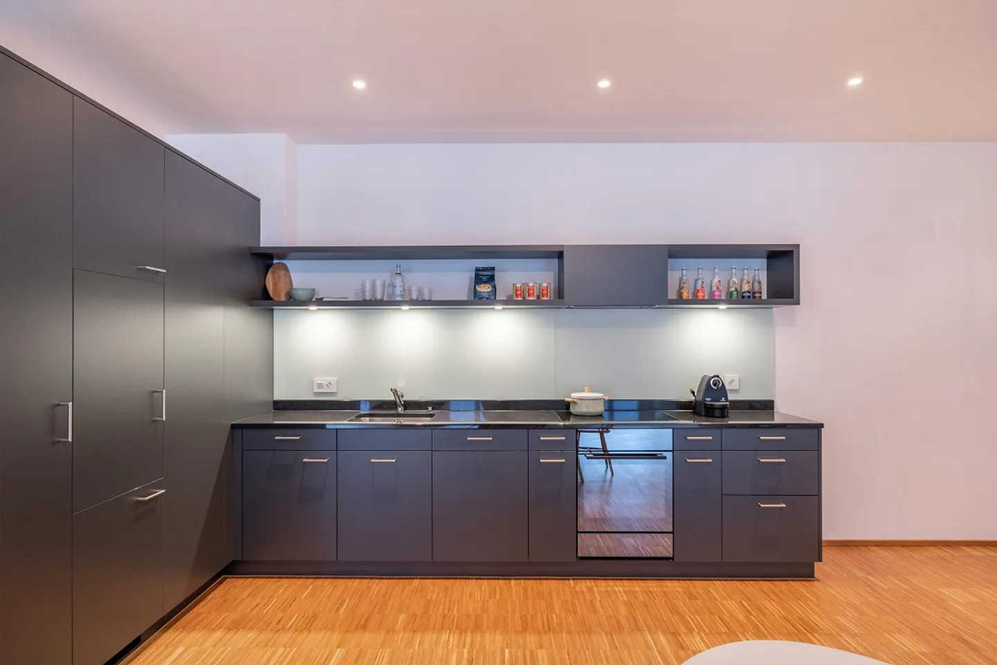 Appartement loft avec balcon - Beau vivre dans la Fabrigg jaune à Mollis - Photo 2 sur 6