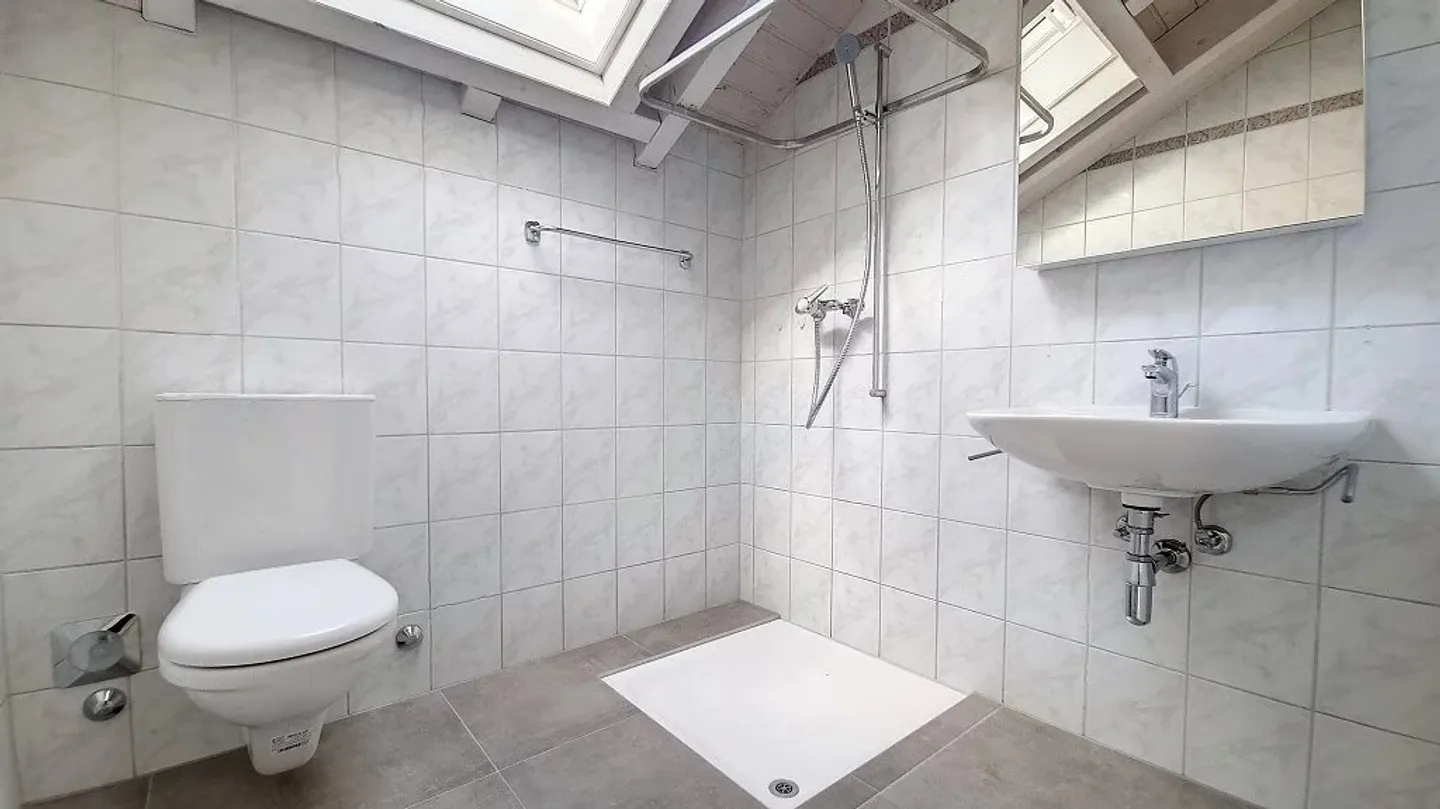 Charmant Appartement en Attique à Sion - Photo 5 sur 8