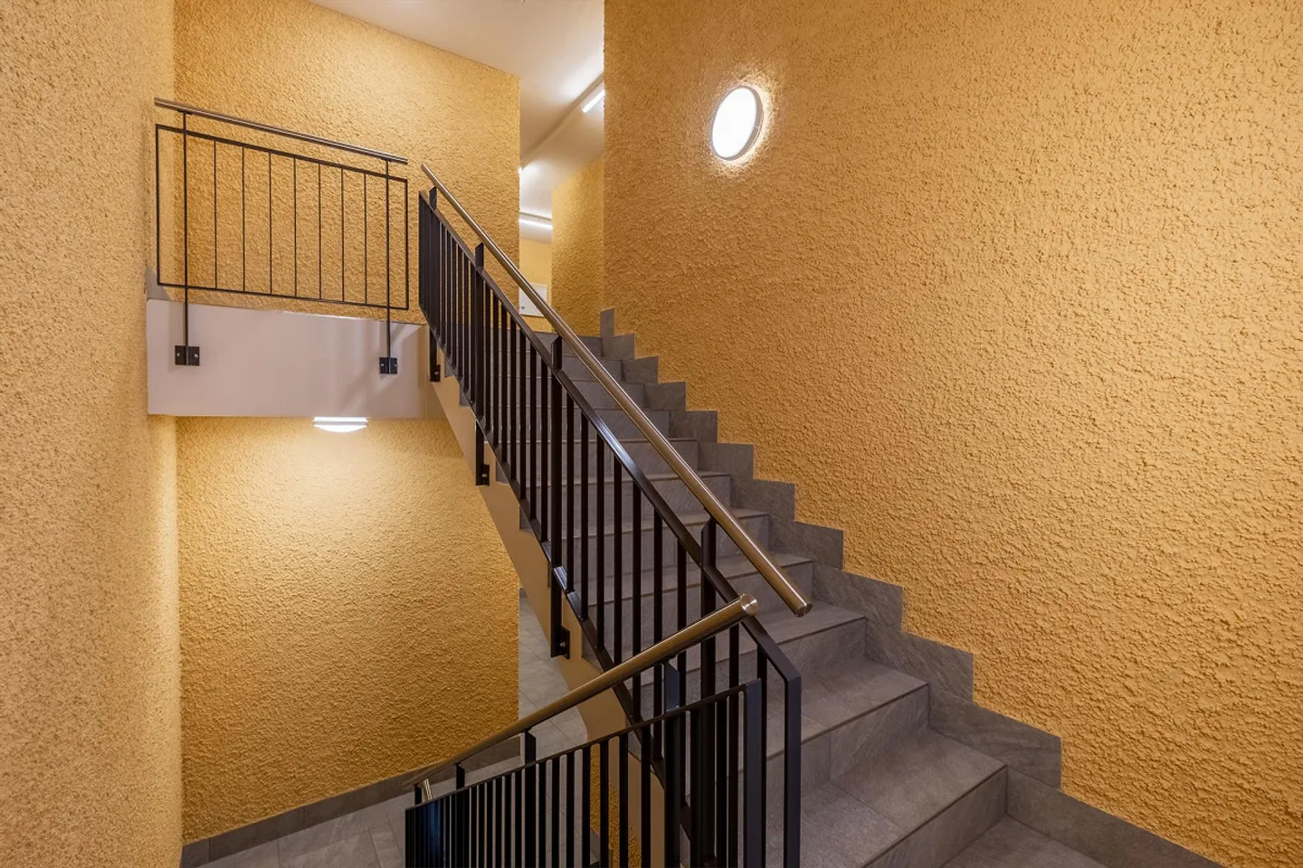 Appartement loft avec balcon - Beau vivre dans la Fabrigg jaune à Mollis - Photo 6 sur 6